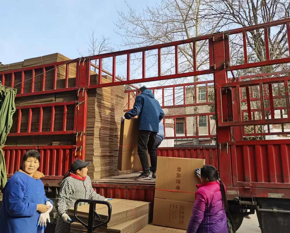 甲盾紙(zhǐ)箱送貨(huò)現場